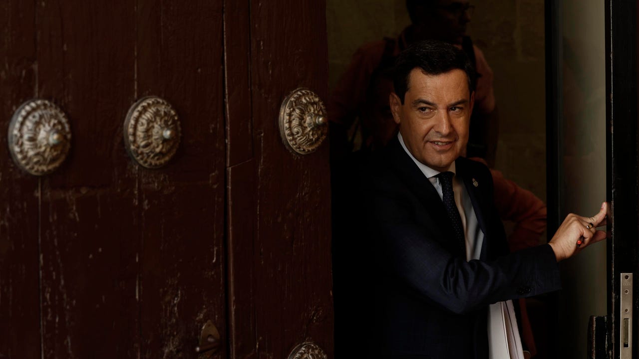 Juanma Moreno centra el fallo de los cribados en la "comunicación" y anuncia que habrá más ceses