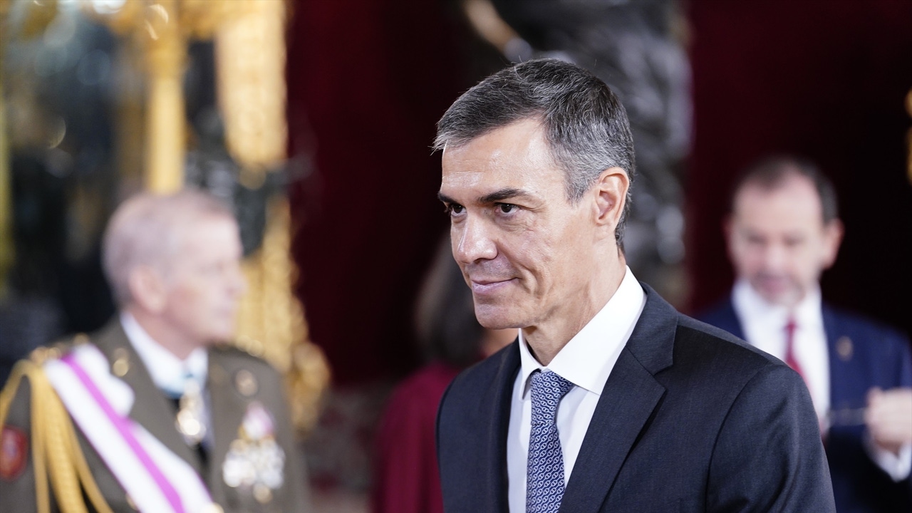 Sánchez abandona la recepción en el Palacio Real antes de tiempo y no se reúne con la prensa