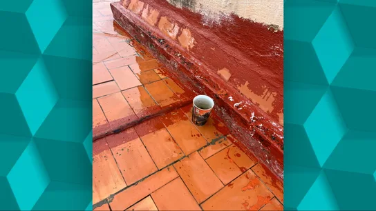 La terraza inundada en Valencia, donde un hombre llevaba 15 años muerto. La terraza inundada en Valencia, donde un hombre llevaba 15 años muerto.