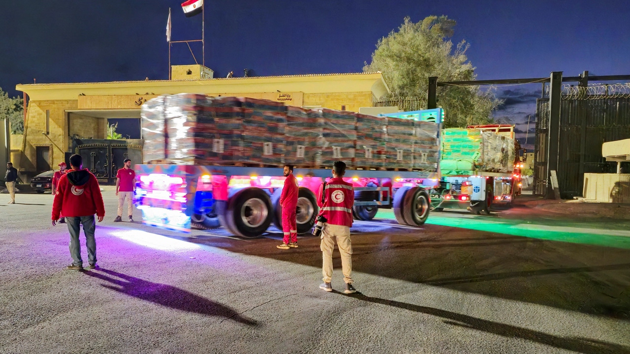 Comienza a entrar la ayuda humanitaria en Gaza desde Egipto tras el acuerdo de alto al fuego