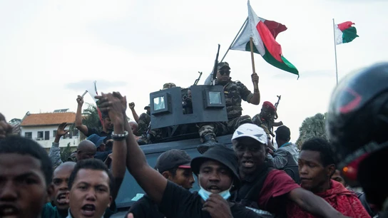Protesta nacional liderada por jóvenes en Antananarivo por los frecuentes cortes de electricidad y la escasez de agua. Protesta nacional liderada por jóvenes en Antananarivo por los frecuentes cortes de electricidad y la escasez de agua.