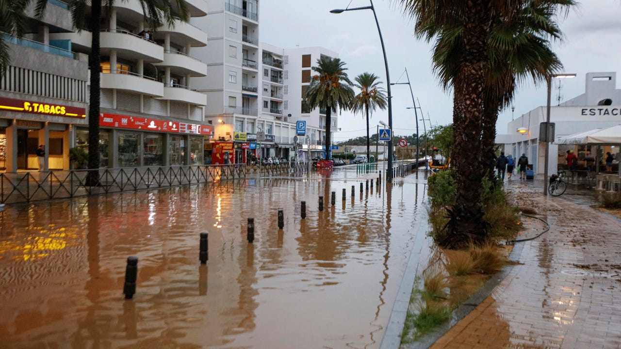 La DANA Alice sigue inundando el este de España y deja a miles de personas sin agua potable en Murcia