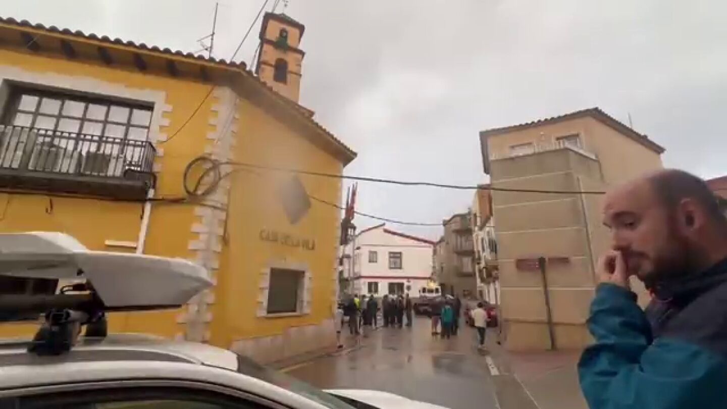 Godall cierra la carretera de acceso al pueblo 