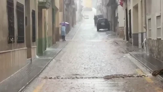 Imágenes de las calles de Godall ahora mismo: son auténticos ríos Imágenes de las calles de Godall ahora mismo: son auténticos ríos
