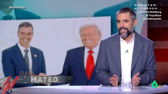 Dani Mateo analiza el lenguaje no verbal del saludo entre Trump y Sánchez: "Los cinco segundos más eternos de su carrera" Dani Mateo comenta en este vídeo qué dicen los gestos más allá de la aparente cordialidad en el saludo entre Donald Trump y Pedro Sánchez: "A ver mexicano, no te relajes, que igual el 5% no te lo saco, pero el hombro de sitio si".