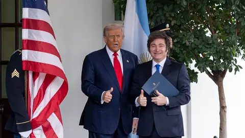 Trump recibe a su amigo Milei tras el recate a Argentina: 20.000 millones de dólares de los contribuyentes de EEUU Trump recibe a su amigo Milei tras el recate a Argentina: 20.000 millones de dólares de los contribuyentes de EEUU