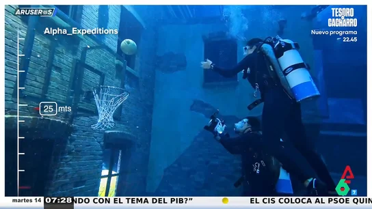 El vídeo del youtuber que se sumerge en la piscina más profunda del mundo: "Es un abismo oscuro infinito" El vídeo del youtuber que se sumerge en la piscina más profunda del mundo: "Es un abismo oscuro infinito"