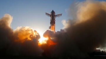 Cohete Starship en su und&eacute;cimo vuelo de prueba