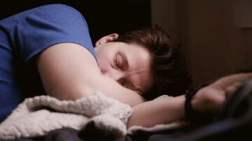 Hombre durmiendo