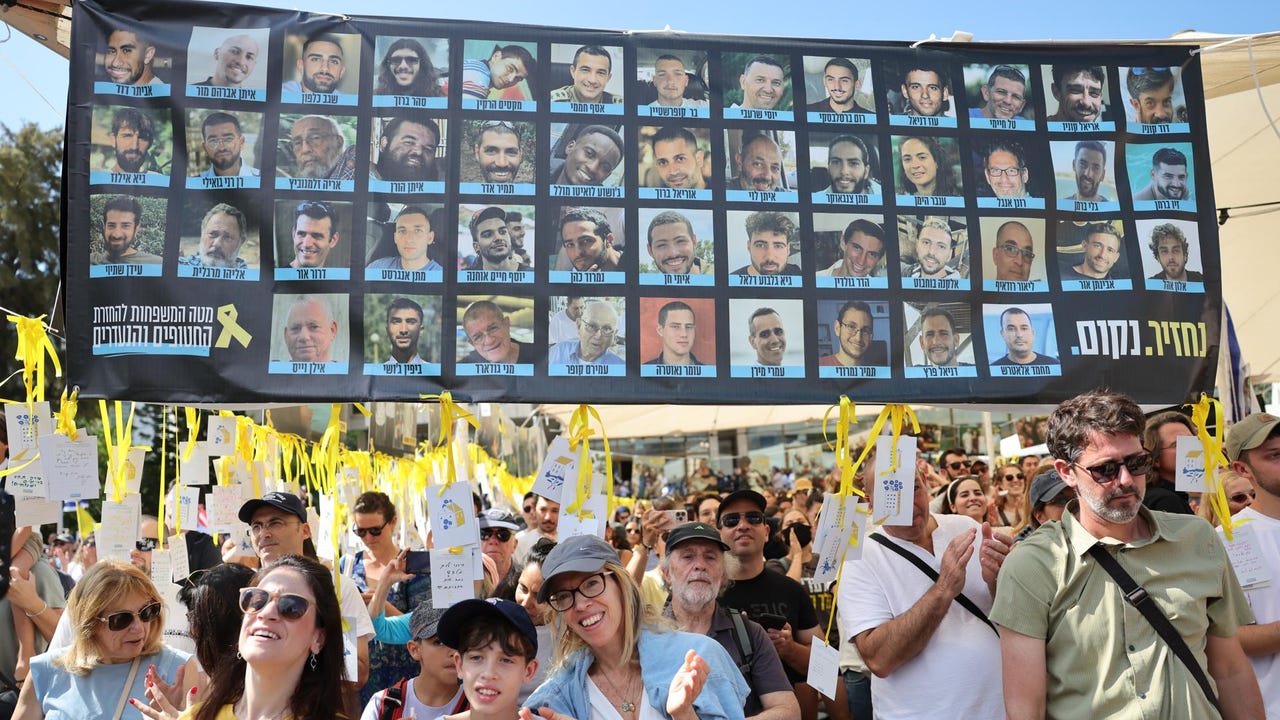 El renacer de los rehenes israelíes: "No hay nadie más feliz de volver a ti, pueblo de Israel"