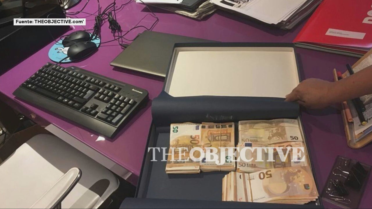 El dinero en efectivo de Ábalos: fotografías de fajos de billetes de 50 euros en el despacho de su casa