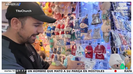 Un youtuber visita la mayor tienda de Labubus del mundo y viste al suyo con la equipación del Real Madrid Un youtuber visita la mayor tienda de Labubus del mundo y viste al suyo con la equipación del Real Madrid