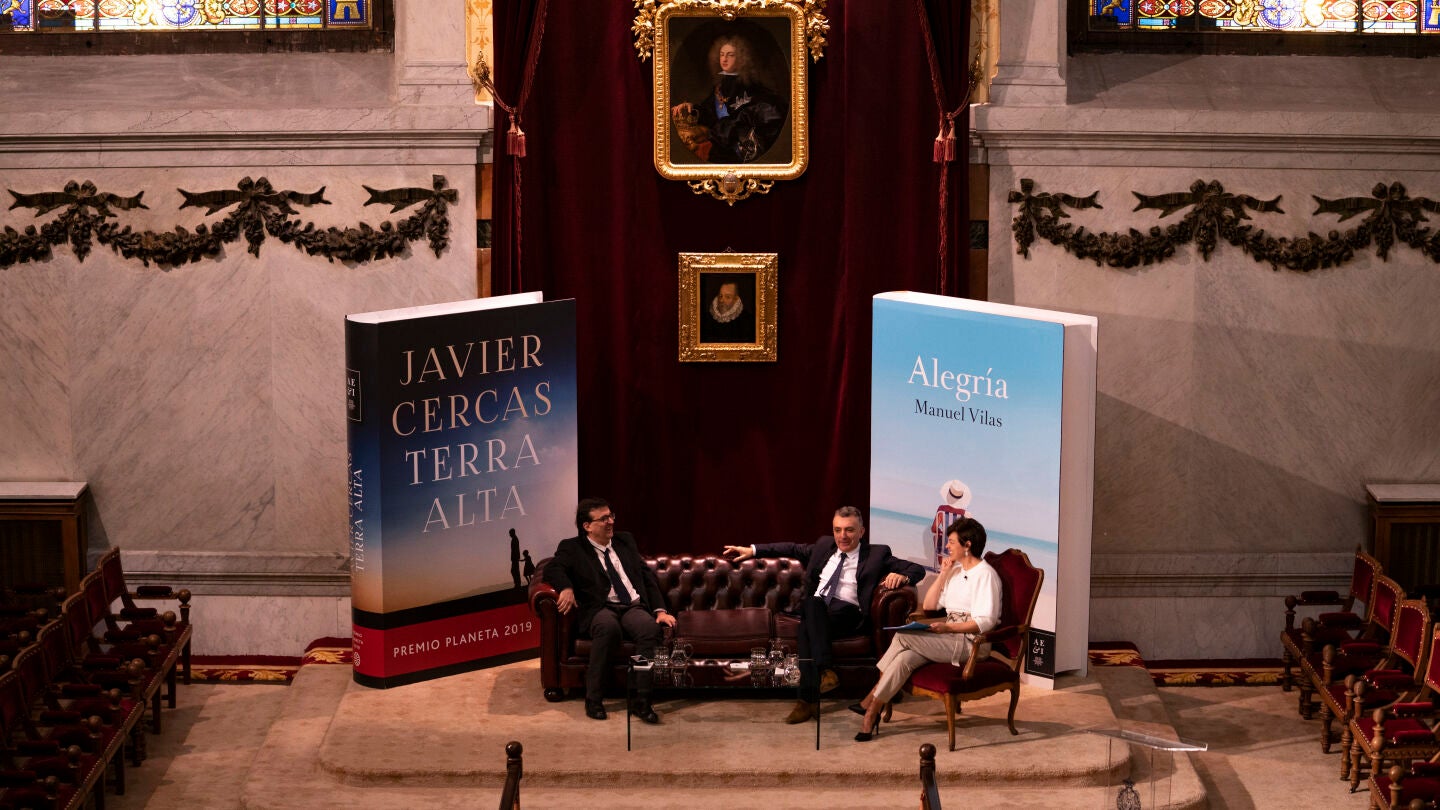 Javier Cercas y Manuel Vilas, ganador y finalista del Premio Planeta 2019, en un coloquio de la RAE