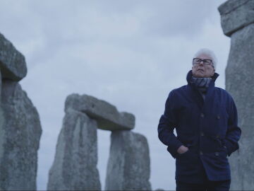 Ken Follett en un vídeo promocional de 'El círculo de los días' en Stonehenge.