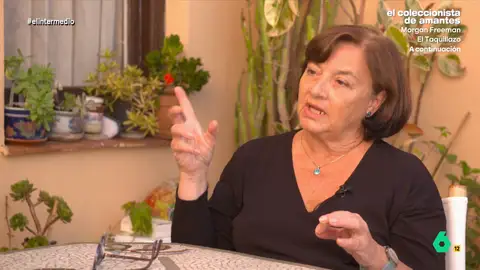Mercedes, una de las pocas vecinas que quedan en Puerta del Sol: "No les importa dónde pueda vivir la gente ni el precio del alquiler" Andrea Ropero entrevista a Mercedes Arnalte, una de las pocas vecinas que quedan en el centro de Madrid. En este vídeo, habla sobre la difícil relación con los pisos turísticos y asegura que no se va: "Esta es mi vida, la memoria de mi familia".