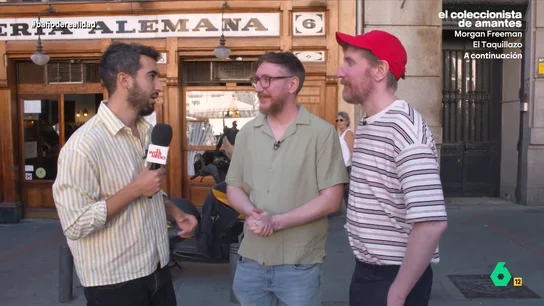 Isma Juárez 'aprende' alemán en diez minutos gracias a los 'SuperPolyglotBros': "¿Cómo se dice 'estoy sudando mucho'?" El reportero charla con Matthew y Michael Youlden, dos hermanos gemelos que hablan 26 idiomas. Isma se propone aprender un idioma nuevo gracias a sus consejos. ¿Lo conseguirá? Descubre el resultado de su clase exprés en el vídeo.
