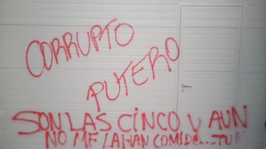 Imagen compartida por Jos&eacute; Luis &Aacute;balos de pintadas en su domicilio