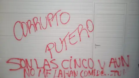 Imagen compartida por José Luis Ábalos de pintadas en su domicilio Imagen compartida por José Luis Ábalos de pintadas en su domicilio