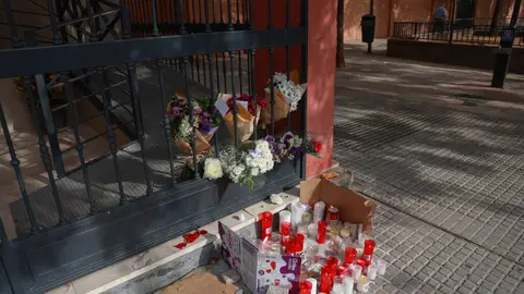 Homenaje a la menor que se suicidó al volver del colegio en Sevilla Homenaje a la menor que se suicidó al volver del colegio en Sevilla
