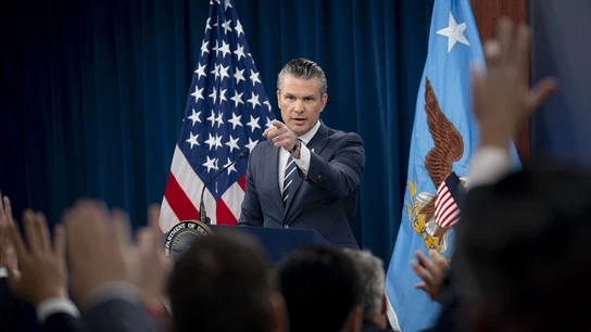 Pete Hegseth, secretario de Defensa, ante los medios Pete Hegseth, secretario de Defensa, ante los medios