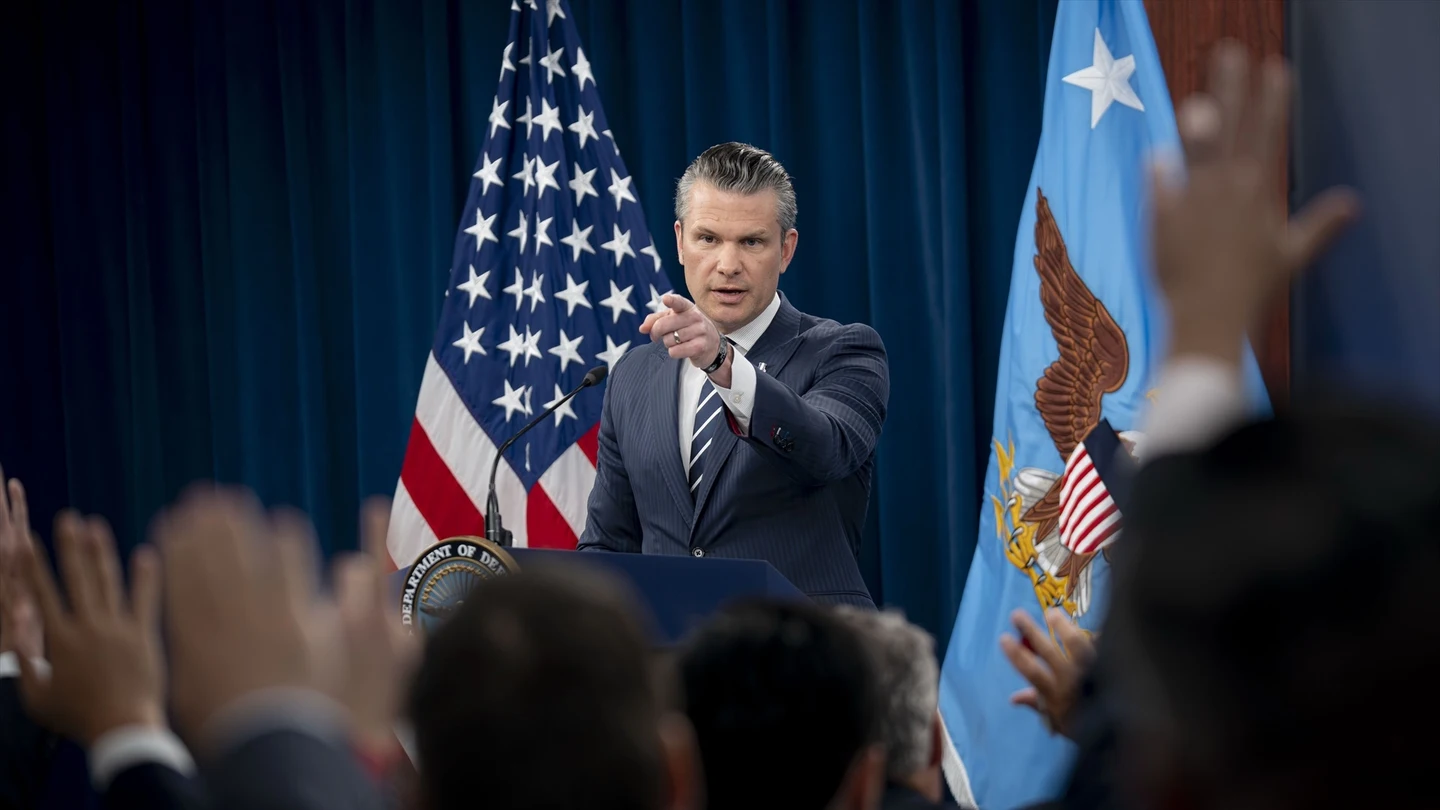 Pete Hegseth, secretario de Defensa, ante los medios Pete Hegseth, secretario de Defensa, ante los medios