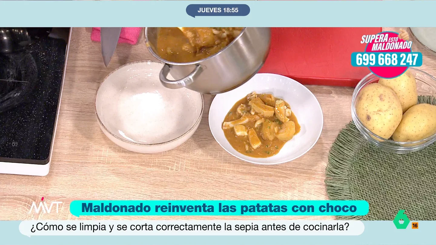 ¡Carlos Maldonado acepta el reto de Bea de Vicente! Así fusiona las papas con choco con jengibre y cayena Paso a paso Nuestro chef de alta cocina vuelva a los fogones de laSexta para asumir nuevos retos con las manos en la masa. Este jueves se reta con Bea de Vicente para reinventar las tradiconales papas con choco a la andaluza.