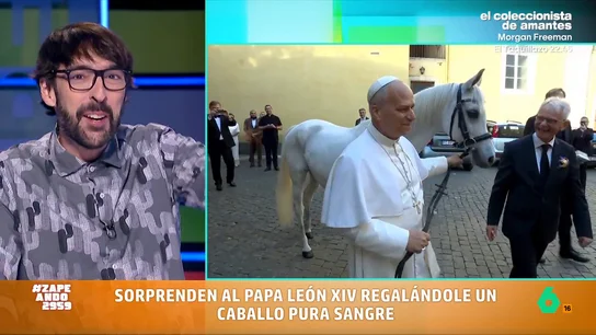 VÍDEO | Quique Peinado alucina con el caballo que le han regalado al papa: "León XIV es Gandalf el Blanco" El sumo pontífice ha sido obsequiado con un espectacular pura sangre de color blanco que será subastado con fines benéficos. No te pierdas la reacción de los zapeadores al regalo en el vídeo principal.