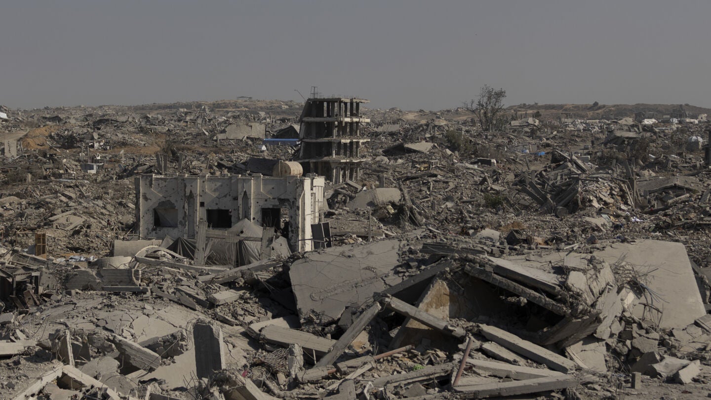 Vista de un barrio de la Ciudad de Gaza, destrozada tras dos años de bombardeos de Israel