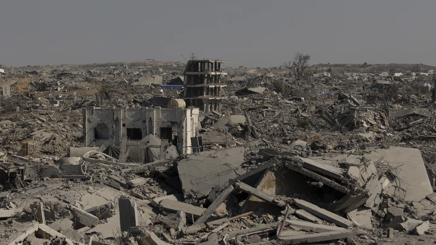 Vista de un barrio de la Ciudad de Gaza, destrozada tras dos años de bombardeos de Israel Vista de un barrio de la Ciudad de Gaza, destrozada tras dos años de bombardeos de Israel
