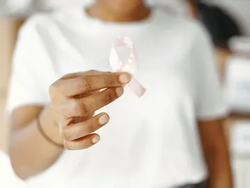 Mujer en lucha contra el cáncer de mama Mujer en lucha contra el cáncer de mama