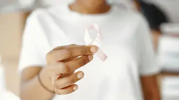 Mujer en lucha contra el cáncer de mama Mujer en lucha contra el cáncer de mama