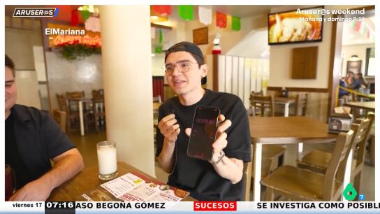 Un youtuber visita el restaurante m&aacute;s r&aacute;pido del mundo: "Nos han servido todo en 18 segundos"