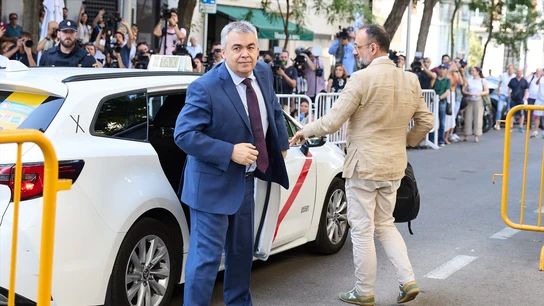 Santos Cerdán vuelve a pedir su libertad y denuncia "trato desigual" respecto a Ábalos y Koldo Santos Cerdán vuelve a pedir su libertad y denuncia "trato desigual" respecto a Ábalos y Koldo