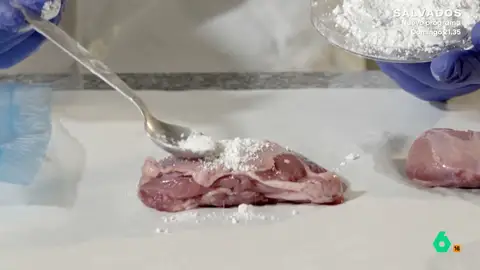 La reacción de un catedrático al ver que se vendía carne condimentada con un material de construcción: "Absolutamente increíble" La reacción de un catedrático al ver que se vendía carne condimentada con un material de construcción: "Absolutamente increíble"