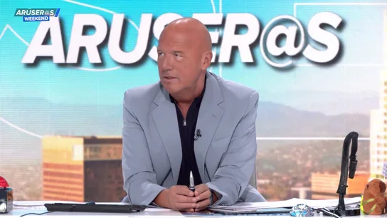 El vídeo de la regañina de Alfonso Arús a sus hijos por su comportamiento en la calle: "Representáis a un programa y a un padre, que soy yo" El vídeo de la regañina de Alfonso Arús a sus hijos por su comportamiento en la calle: "Representáis a un programa y a un padre, que soy yo"