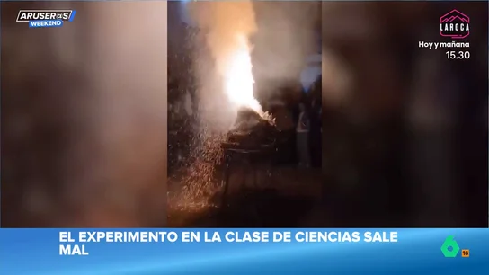 El experimento de la clase de ciencias sale mal: el terrorífico vídeo viral del volcán que explota en la escuela El experimento de la clase de ciencias sale mal: el terrorífico vídeo viral del volcán que explota en la escuela
