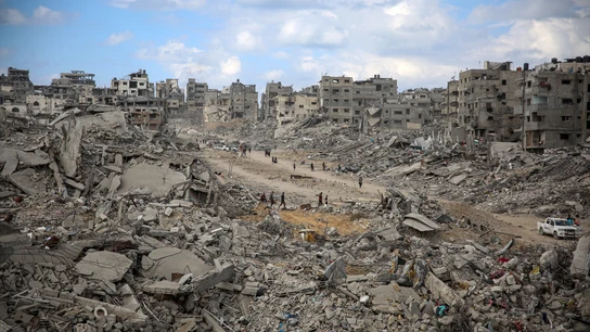 Gaza se convierte en escombros. Gaza se convierte en escombros.