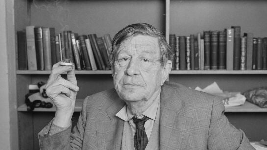 El escritor brit&aacute;nico, Wystan Hugh Auden, durante una entrevista con la 'BBC' en 1973.