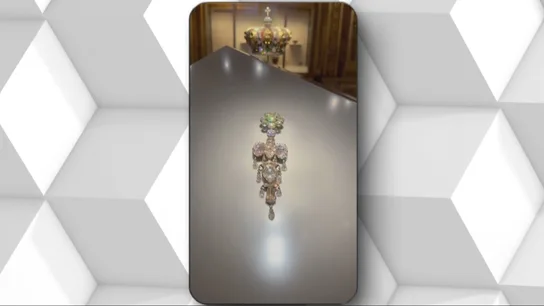 Una de las joyas robadas del Museo del Louvre de París. Una de las joyas robadas del Museo del Louvre de París.