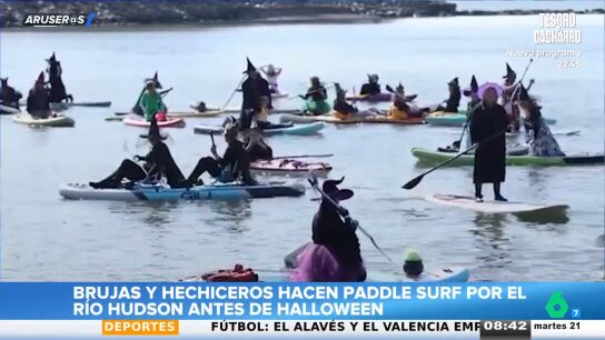 El v&iacute;deo de decenas de brujas y hechiceros haciendo paddle surf por el r&iacute;o Hudson antes de Halloween