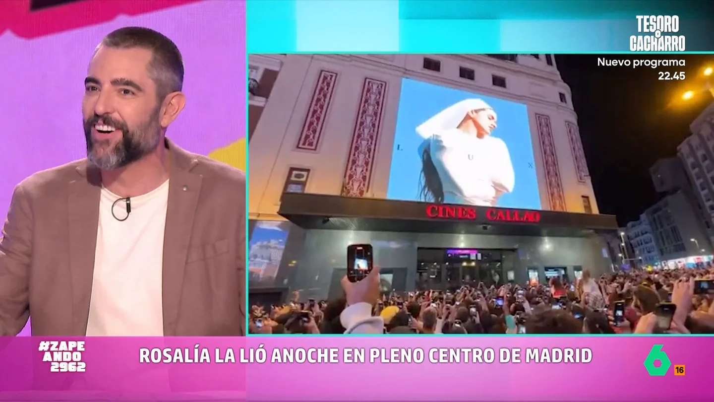 Dani Mateo reacciona al caos de Rosalía en la Gran Vía: "La sorpresa habría sido que apareciera Amaia, de 'La Oreja de Van Gogh'" Ayer Rosalía colapsaba el centro de Madrid con el anuncio de la portada y la fecha de lanzamiento de su nuevo disco, 'Lux'. Lo hacía con una carrera por la Gran Vía en la que, según Isabel Forner, "no se sabe si era Cenicienta o Novia a la Fuga".