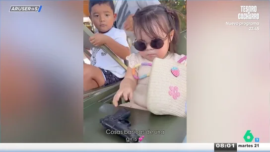 El cómico vídeo viral de los "básicos" que lleva una niña en su bolso: "Una pistola de juguete y un esmalte de uñas" El cómico vídeo viral de los "básicos" que lleva una niña en su bolso: "Una pistola de juguete y un esmalte de uñas"