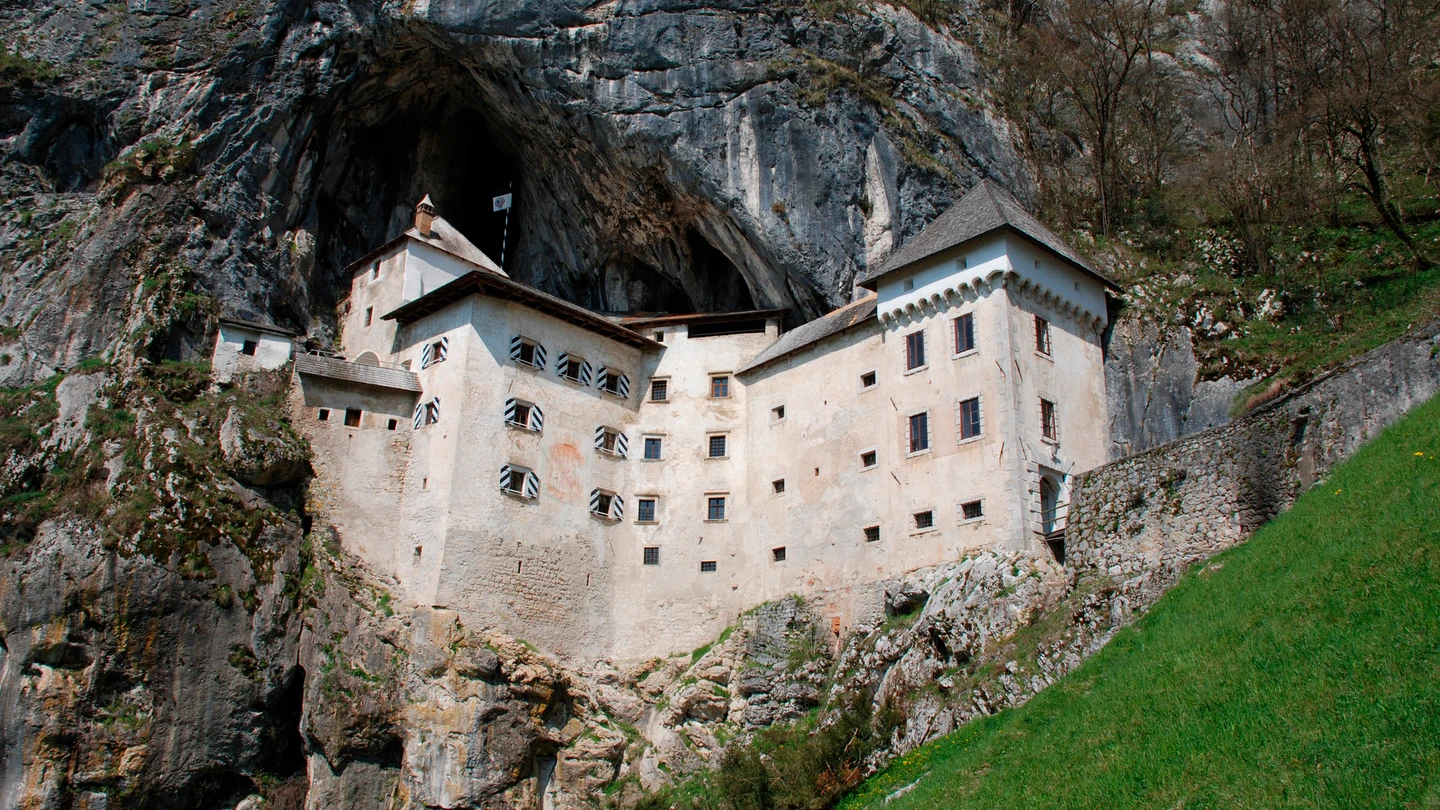 Castillo de Predjama (Predjama, Eslovenia) Castillo de Predjama (Predjama, Eslovenia)