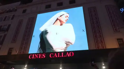 Portada de Lux de Rosalía en Callao Portada de Lux de Rosalía en Callao