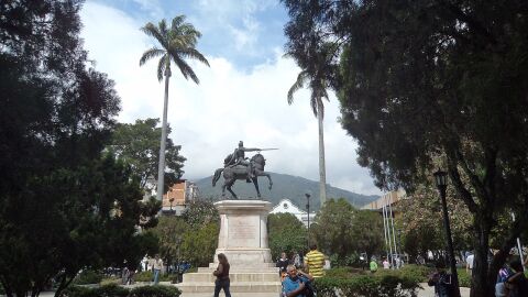 A la carga. Plaza Bolívar de Mérida