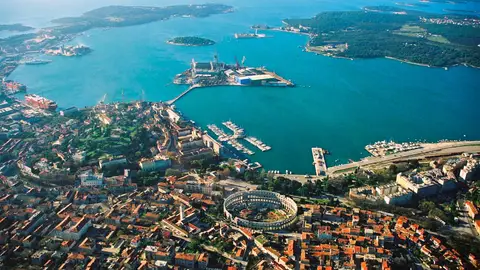 Vista aérea de Pula. Croacia Vista aérea de Pula. Croacia