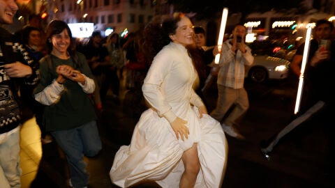 Rosalía corriendo por Callao
