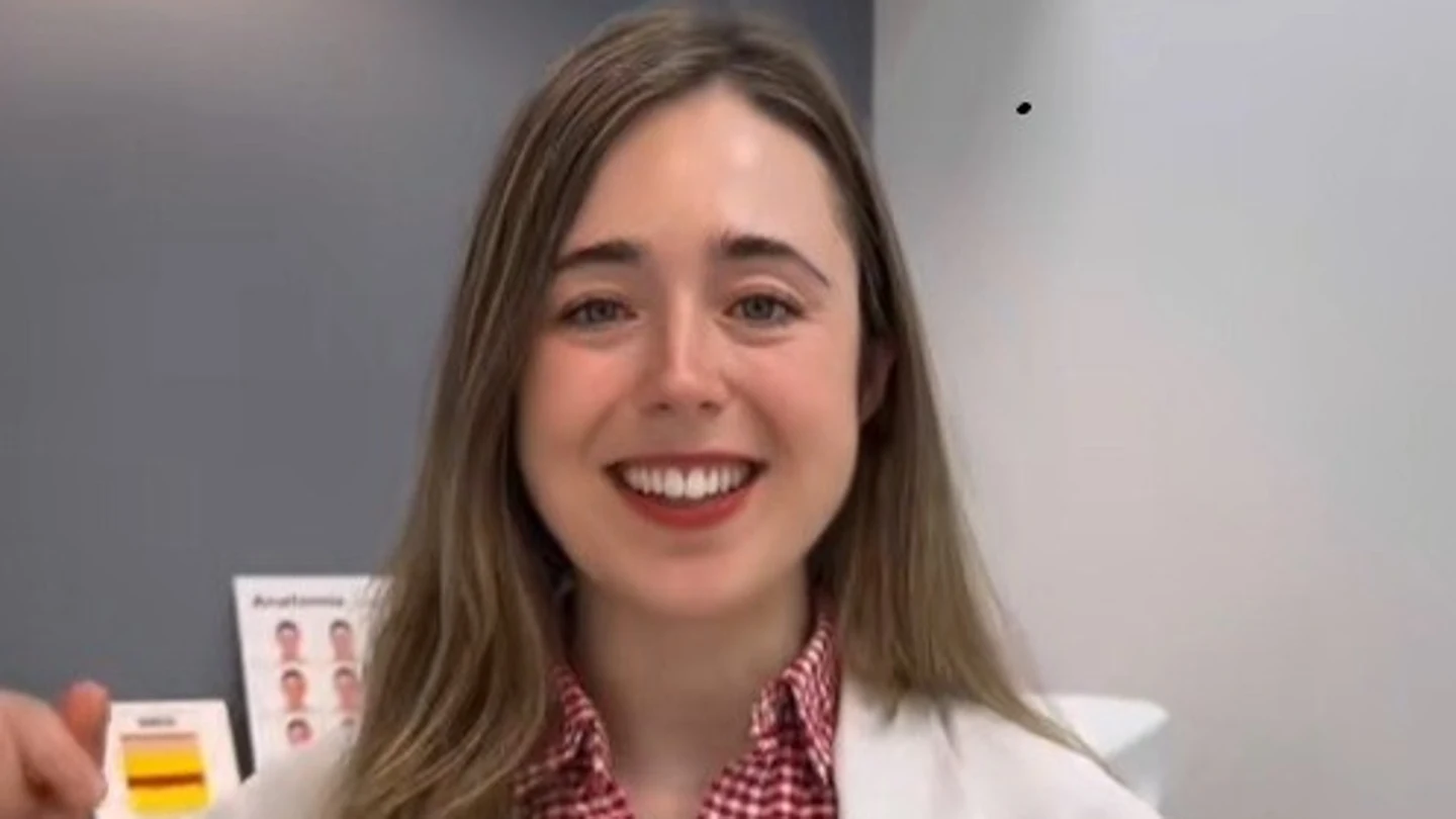 Leire Barrutia, dermatóloga, en una captura de su perfil de Tik-Tok (@dermisphere) Leire Barrutia, dermatóloga, en una captura de su perfil de Tik-Tok (@dermisphere)
