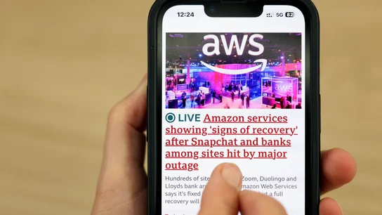 Noticias sobre los servicios de AWS en un teléfono móvil Noticias sobre los servicios de AWS en un teléfono móvil