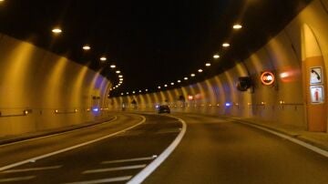 Luces del interior de un túnel